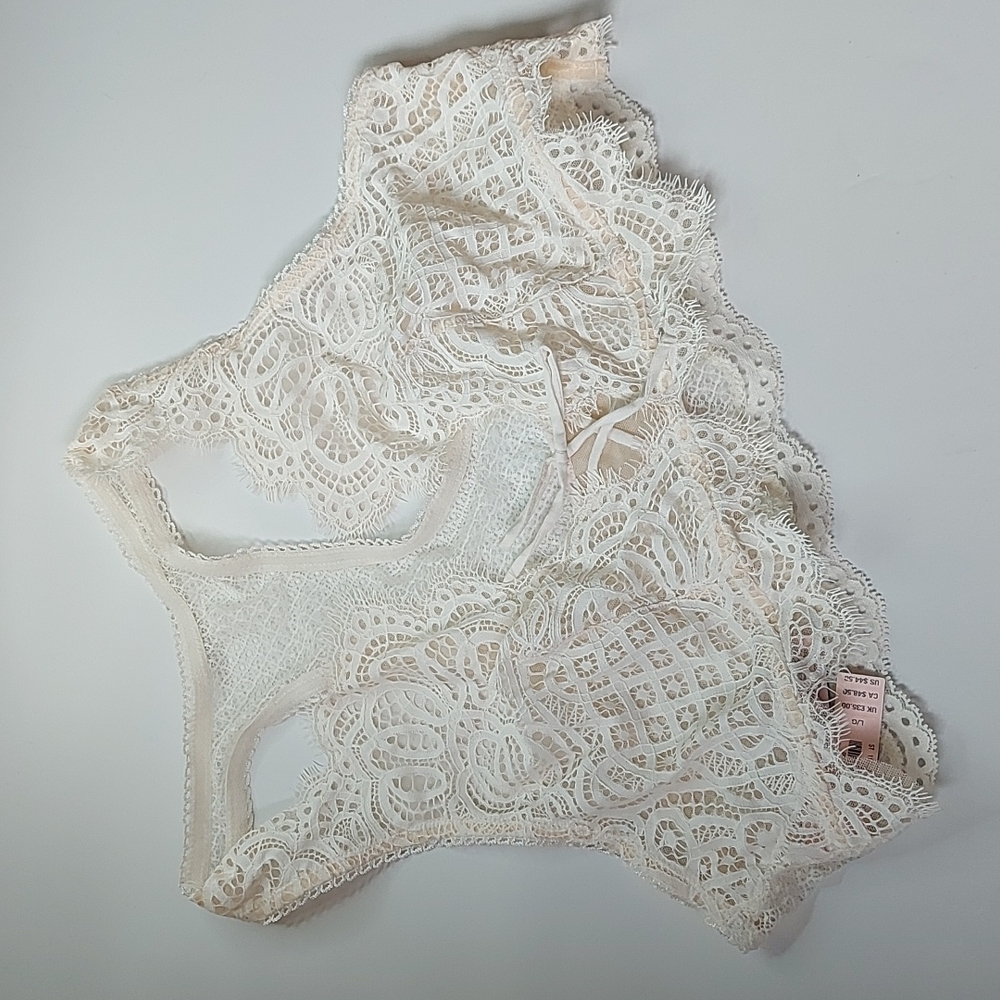 Victorias Secret lace bralette, NWT, size Large